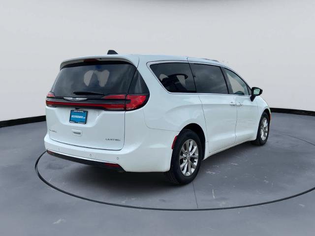 Used 2026 Chrysler Pacifica Limited FWD image 4
