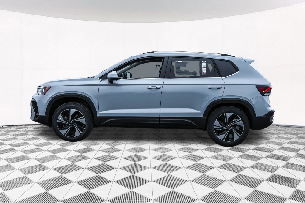Used 2026 Volkswagen Taos SE AWD/4WD image 14