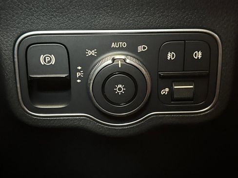 New 2025 Mercedes-Benz GLA 250 image 33
