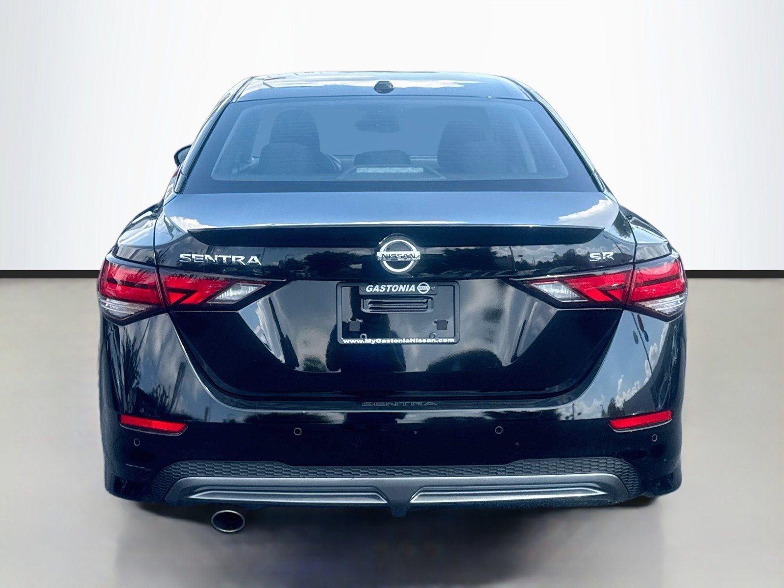 Used 2022 Nissan Sentra SR w/ Electronics Package FWD image 6