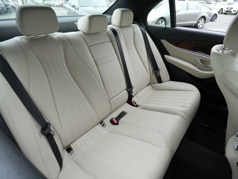Used 2019 Mercedes-Benz E 300 4MATIC image 30