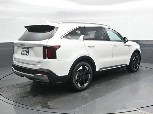 Used 2025 Kia Sorento EX AWD/4WD image 3