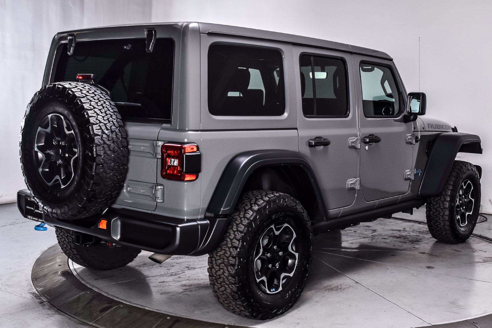 Used 2023 Jeep Wrangler Unlimited Rubicon 4xe w/ Cold Weather Group AWD/4WD image 6