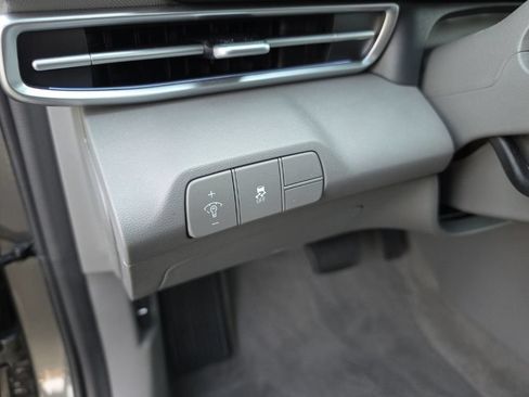 Used 2025 Hyundai Elantra SEL FWD image 22