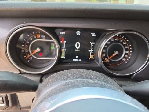 Used 2023 Jeep Gladiator Mojave w/ LED Lighting Group AWD/4WD image 6