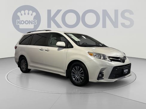 Used 2018 Toyota Sienna XLE Premium FWD image 10