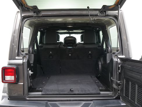 Used 2018 Jeep Wrangler Unlimited Rubicon image 16