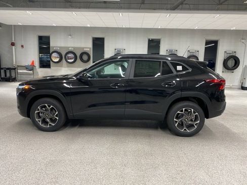 New 2025 Chevrolet Trax LT w/ Driver Confidence Package image 6