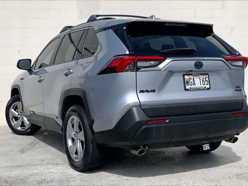 Used 2021 Toyota RAV4 XLE Premium AWD/4WD image 4