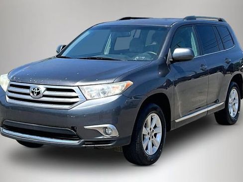 Used 2011 Toyota Highlander 2WD w/ Tech Pkg image 2