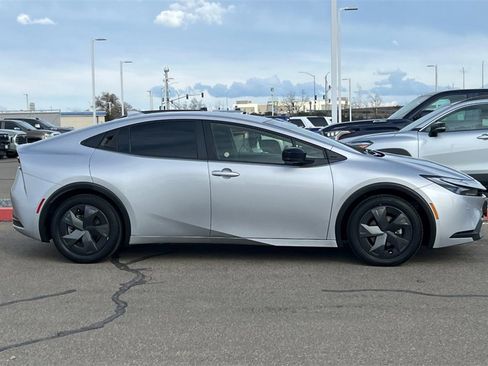 Used 2025 Toyota Prius LE image 3