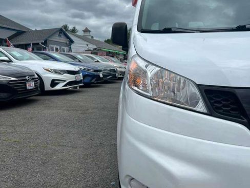 Used 2021 Nissan NV200 S w/ Back Door Glass Package FWD image 2