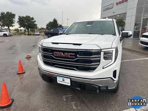 Used 2024 GMC Sierra 1500 SLT image 11