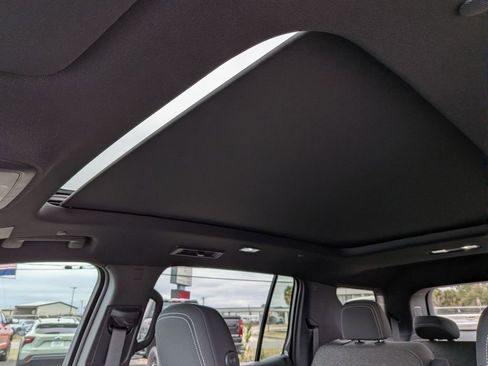 New 2026 Chevrolet Traverse LT w/ Sun and Wheel Package FWD image 17