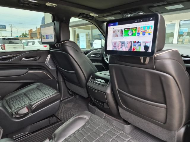 Used 2023 Cadillac Escalade ESV V w/ Heavy-Duty Trailer Package AWD/4WD image 18