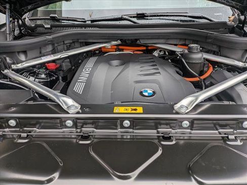 New 2026 BMW X5 xDrive50e w/ Premium Package image 18