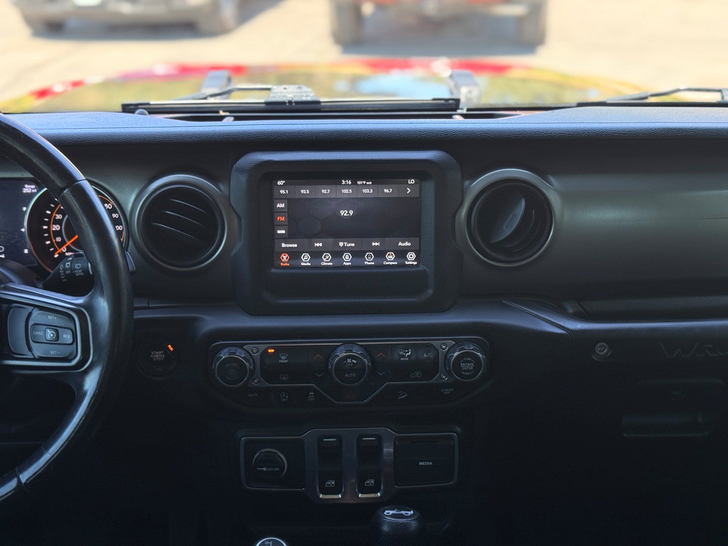 Used 2018 Jeep Wrangler Sport AWD/4WD image 15