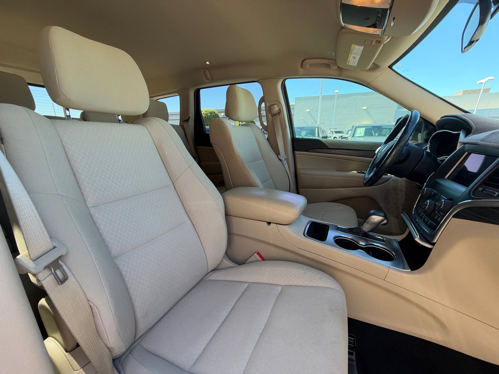 Used 2020 Jeep Grand Cherokee Laredo RWD image 19