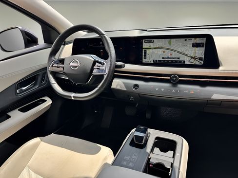 Used 2023 Nissan Ariya AWD image 7