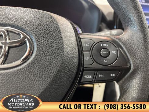 Used 2021 Toyota RAV4 LE image 27