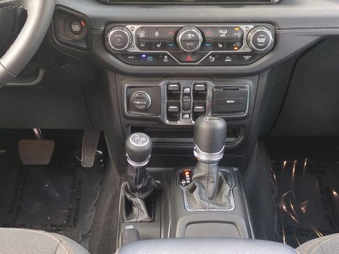 Used 2025 Jeep Wrangler Unlimited Sahara w/ Safety Group AWD/4WD image 20