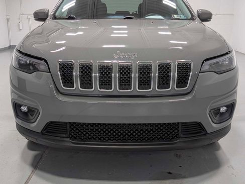 Used 2019 Jeep Cherokee Latitude Plus w/ Cold Weather Group image 2