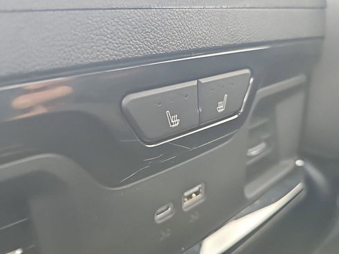 Used 2025 GMC Sierra 2500 AT4 image 28