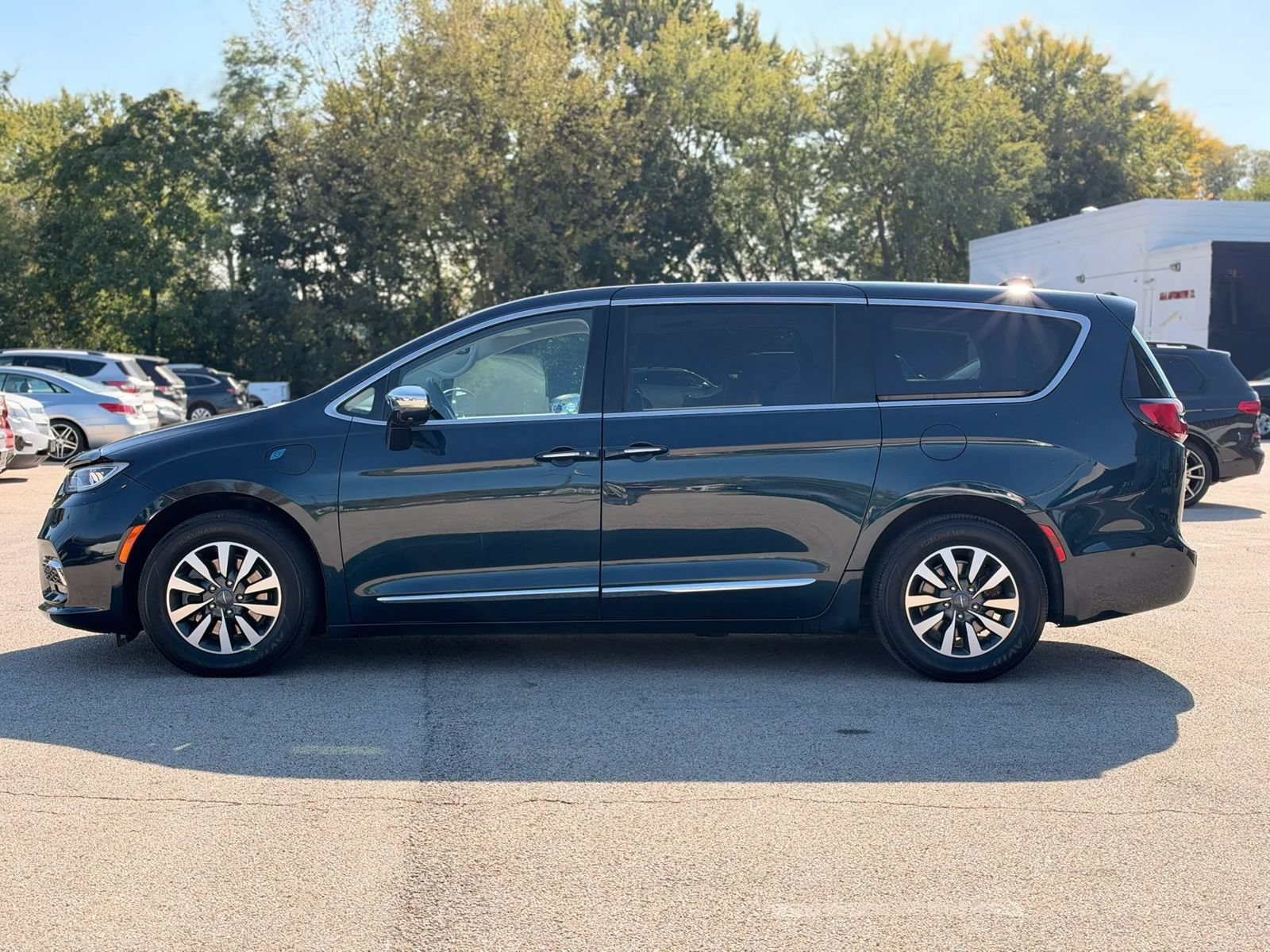 Used 2022 Chrysler Pacifica Limited FWD image 4