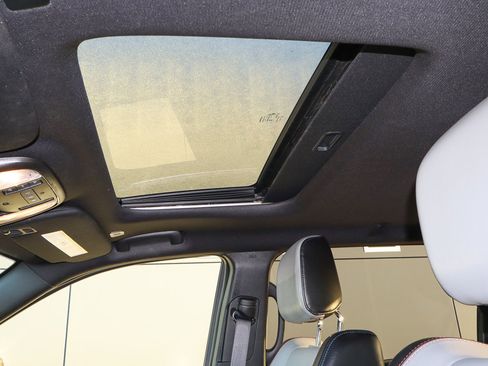 Used 2024 Dodge Durango GT image 8