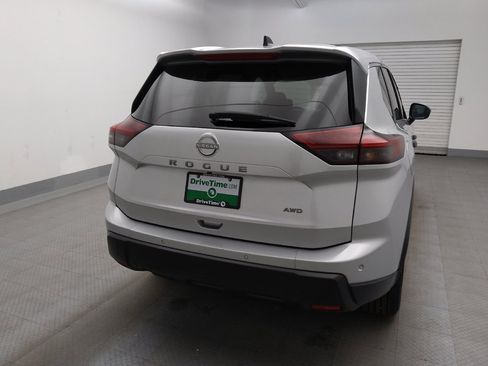 Used 2024 Nissan Rogue S AWD/4WD image 7
