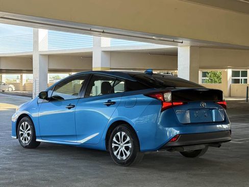 Used 2021 Toyota Prius LE image 12