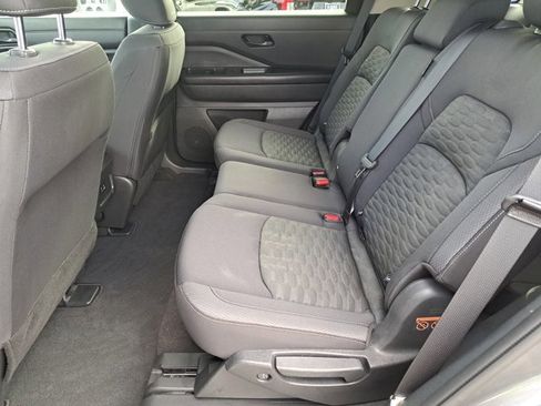 Used 2023 Nissan Pathfinder S image 11