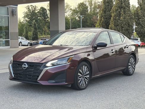 Used 2025 Nissan Altima 2.5 SV FWD image 7
