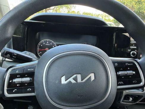 Used 2023 Kia Sorento LX FWD image 21