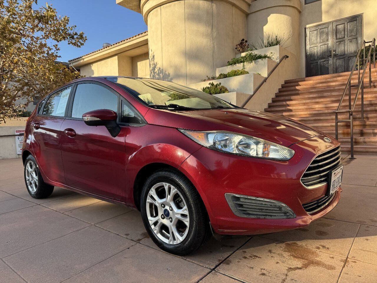 Used 2015 Ford Fiesta SE FWD image 1