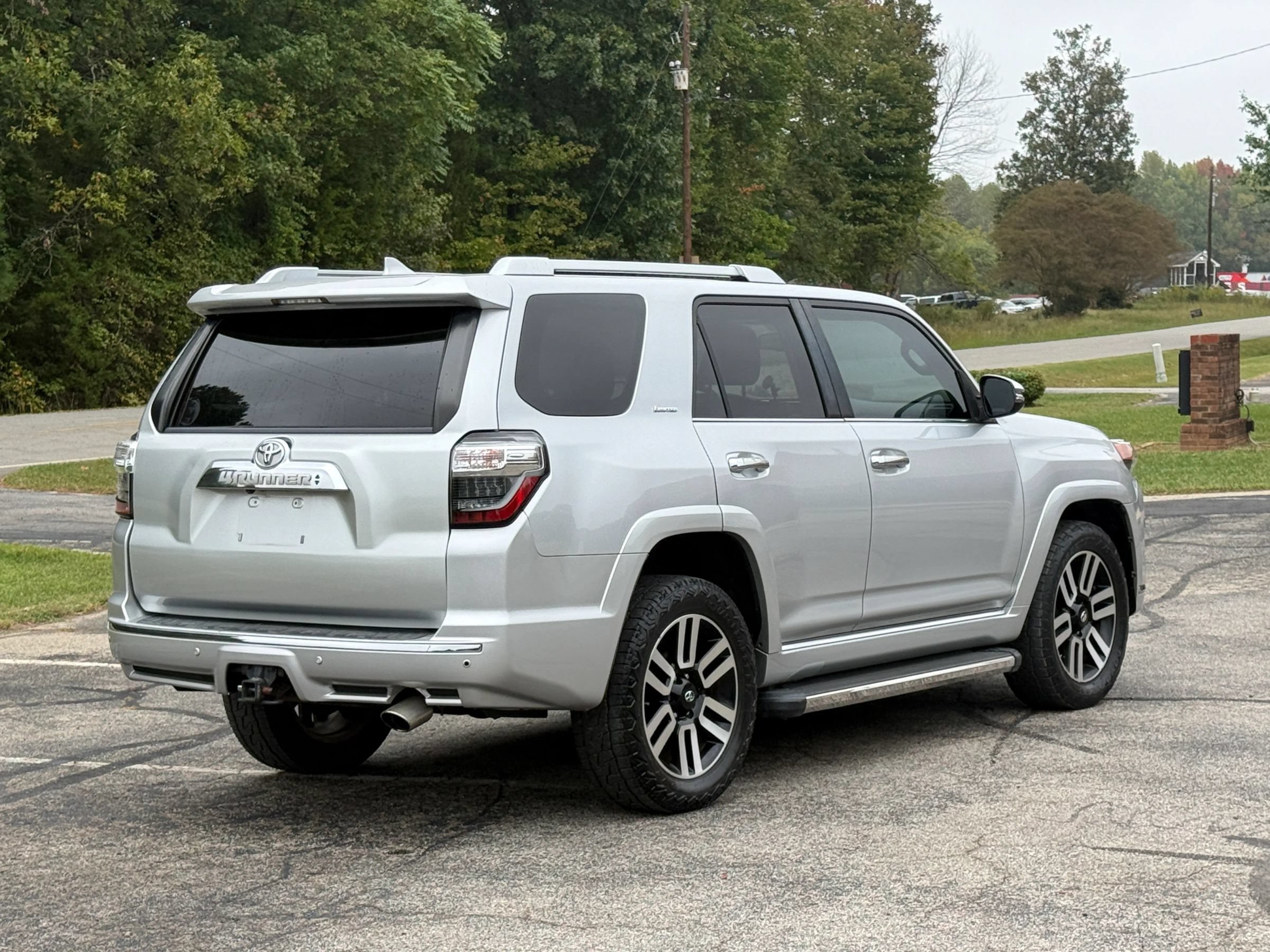 Used 2016 Toyota 4Runner Limited AWD/4WD image 4