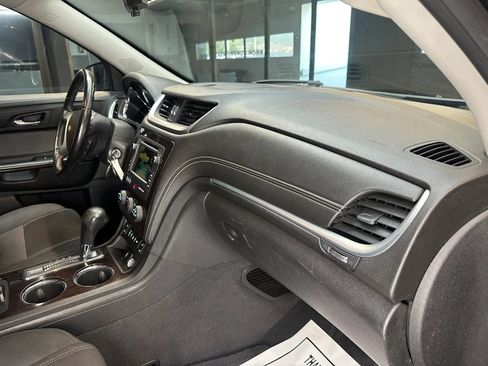 Used 2016 Chevrolet Traverse LT w/ Style and Technology Package FWD image 34