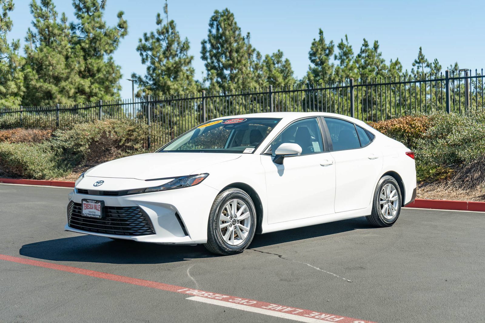 Used 2025 Toyota Camry Hybrid FWD image 3