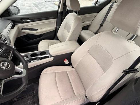 Used 2025 Nissan Altima 2.5 SV FWD image 14