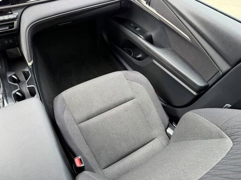 Used 2025 Toyota Camry LE image 28