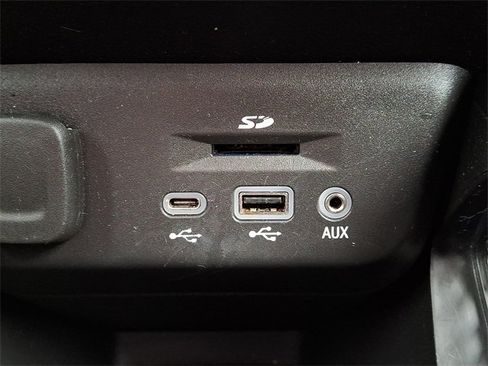 Used 2022 Chevrolet TrailBlazer RS w/ Sun and Liftgate Package image 24