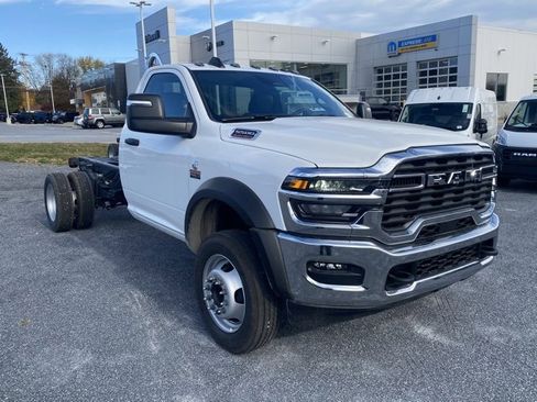 New 2026 RAM 5500 Tradesman w/ Chrome Appearance Group image 2