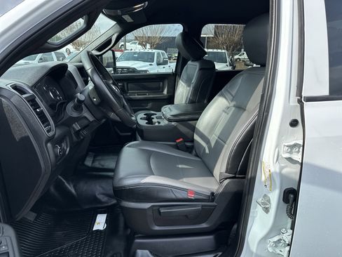 Used 2024 RAM 3500 Tradesman w/ Chrome Appearance Group image 9