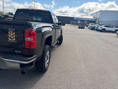 Used 2018 GMC Sierra 2500 SLE w/ HD SLE Preferred Plus Package AWD/4WD image 9