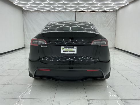 Used 2021 Tesla Model Y Long Range AWD/4WD image 10