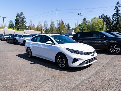Used 2024 Kia Forte LXS w/ LXS Technology Package FWD image 26
