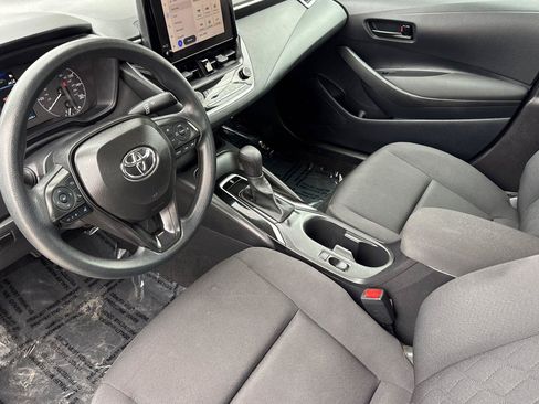 Used 2025 Toyota Corolla LE FWD image 2