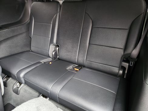 Certified 2025 Chevrolet Traverse LT FWD image 32