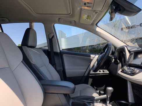 Used 2018 Toyota RAV4 Limited w/ Advanced Technology Package image 35