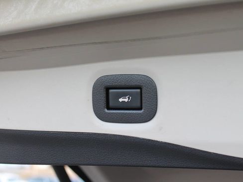 Used 2019 Nissan Rogue SV w/ Premium Package image 19